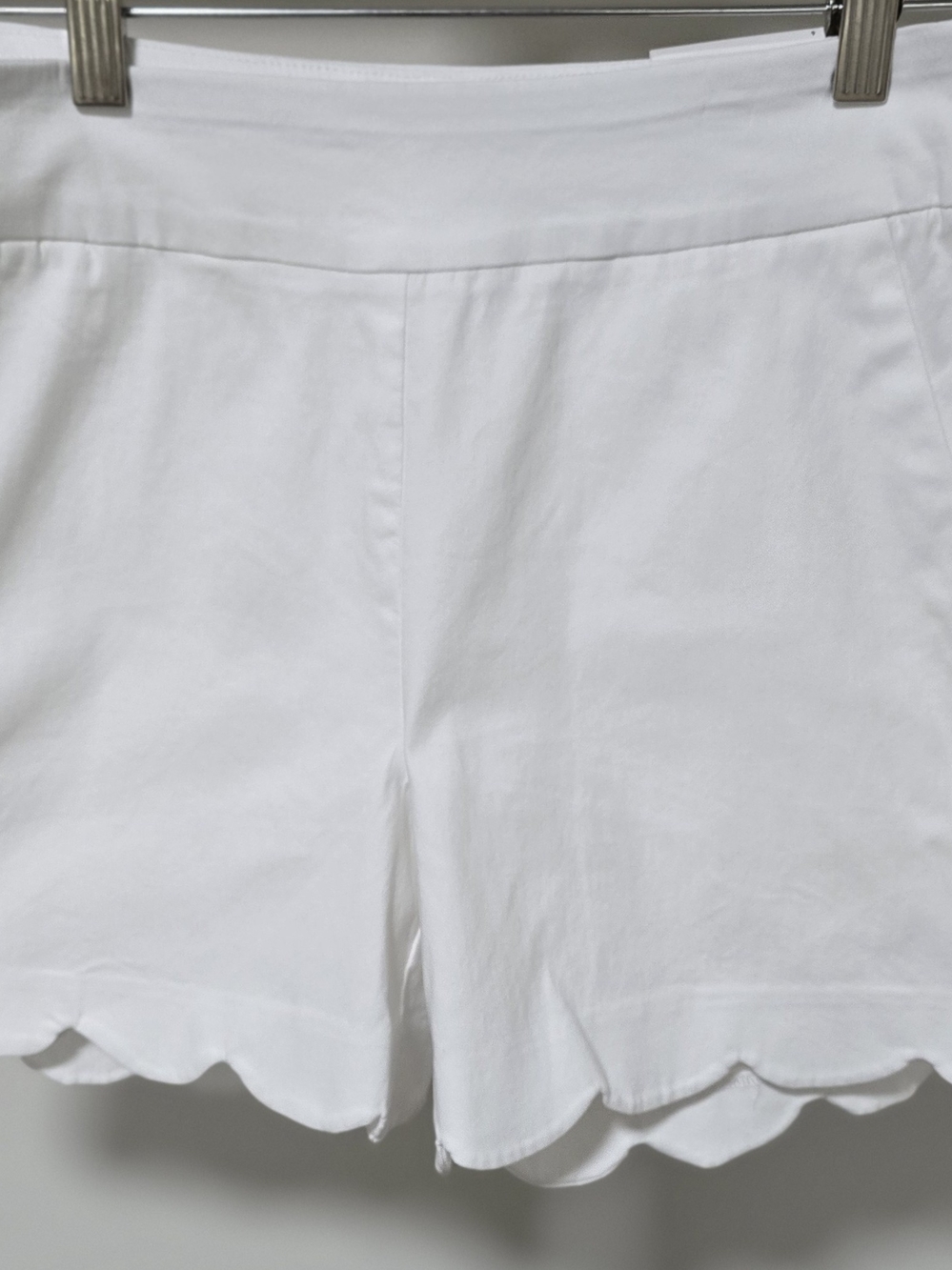 crown & ivy White Scalloped Hem High-Waist Shorts
